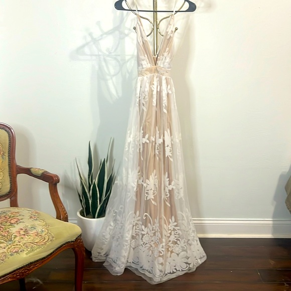 Luxxel Dresses & Skirts - Luxxel long evening dress tan inside with a beautiful white overlay size small